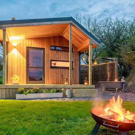 Luxury Glamping Cabin With Outdoor Bath On Cornish Flower Farm Truro Ngoại thất bức ảnh