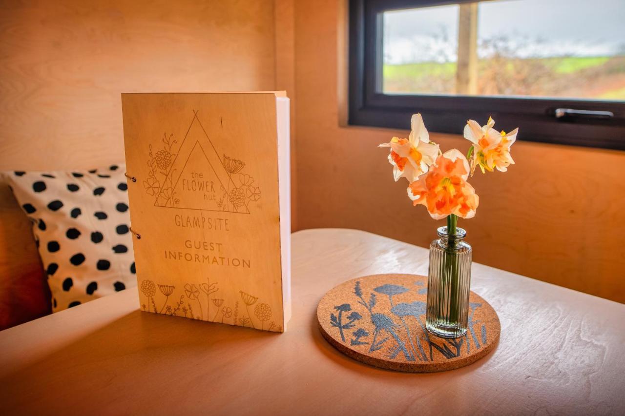 Luxury Glamping Cabin With Outdoor Bath On Cornish Flower Farm Truro Ngoại thất bức ảnh