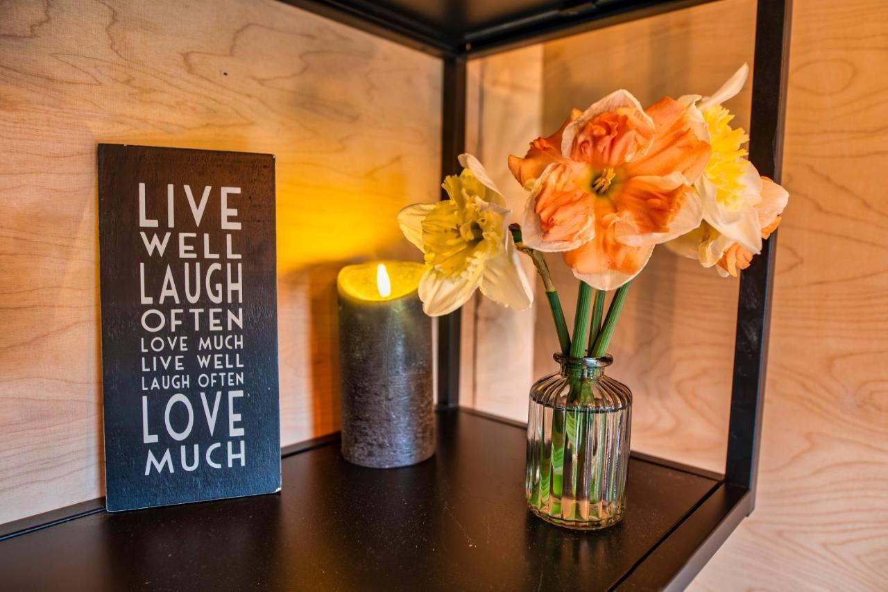 Luxury Glamping Cabin With Outdoor Bath On Cornish Flower Farm Truro Ngoại thất bức ảnh