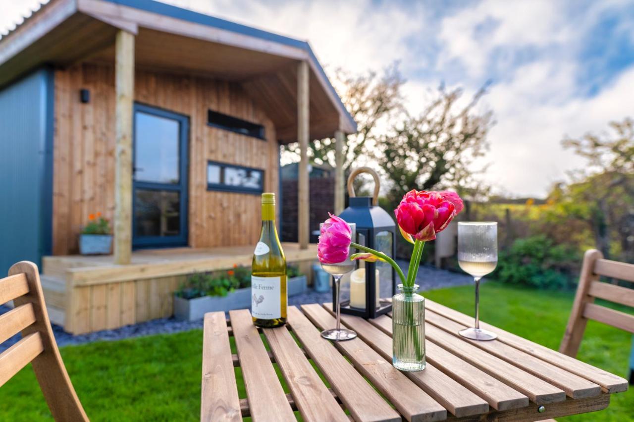 Luxury Glamping Cabin With Outdoor Bath On Cornish Flower Farm Truro Ngoại thất bức ảnh