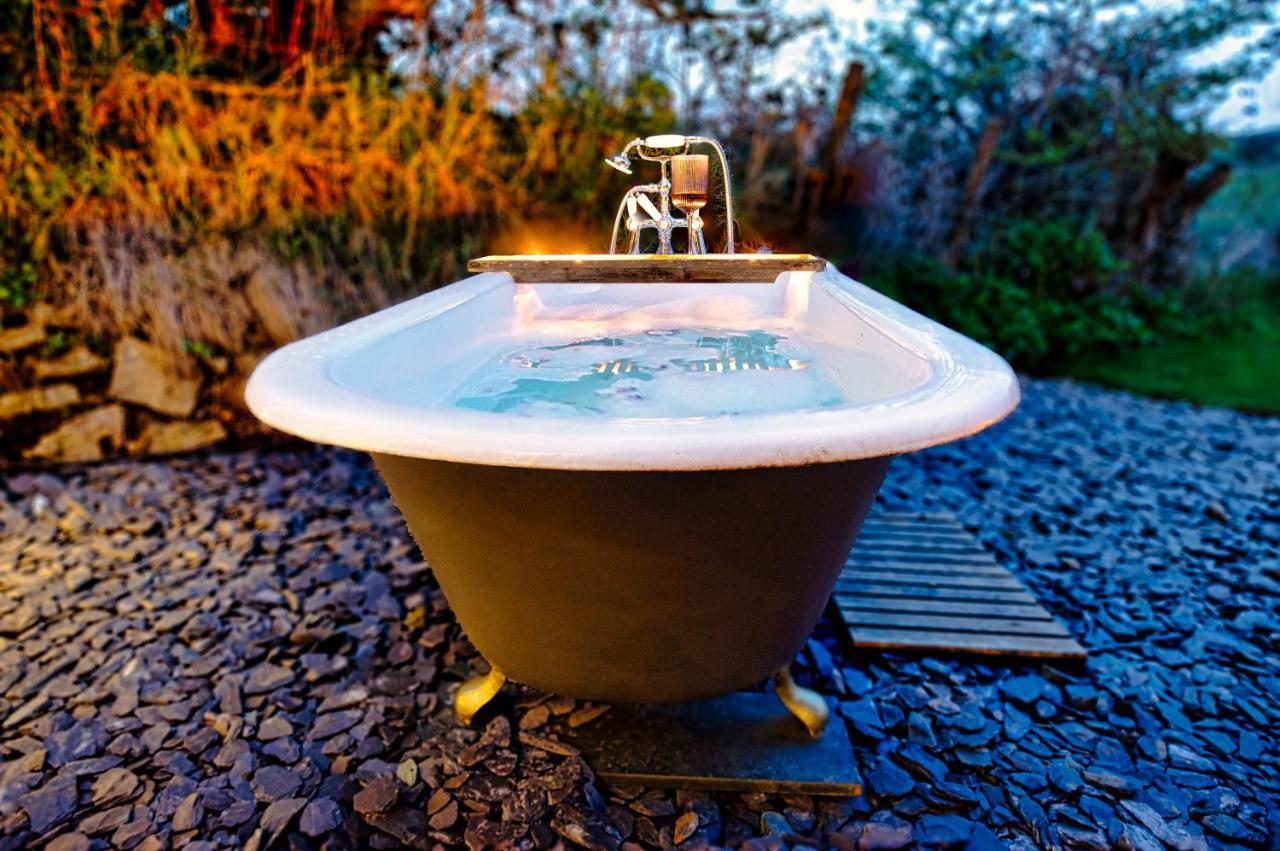 Luxury Glamping Cabin With Outdoor Bath On Cornish Flower Farm Truro Ngoại thất bức ảnh