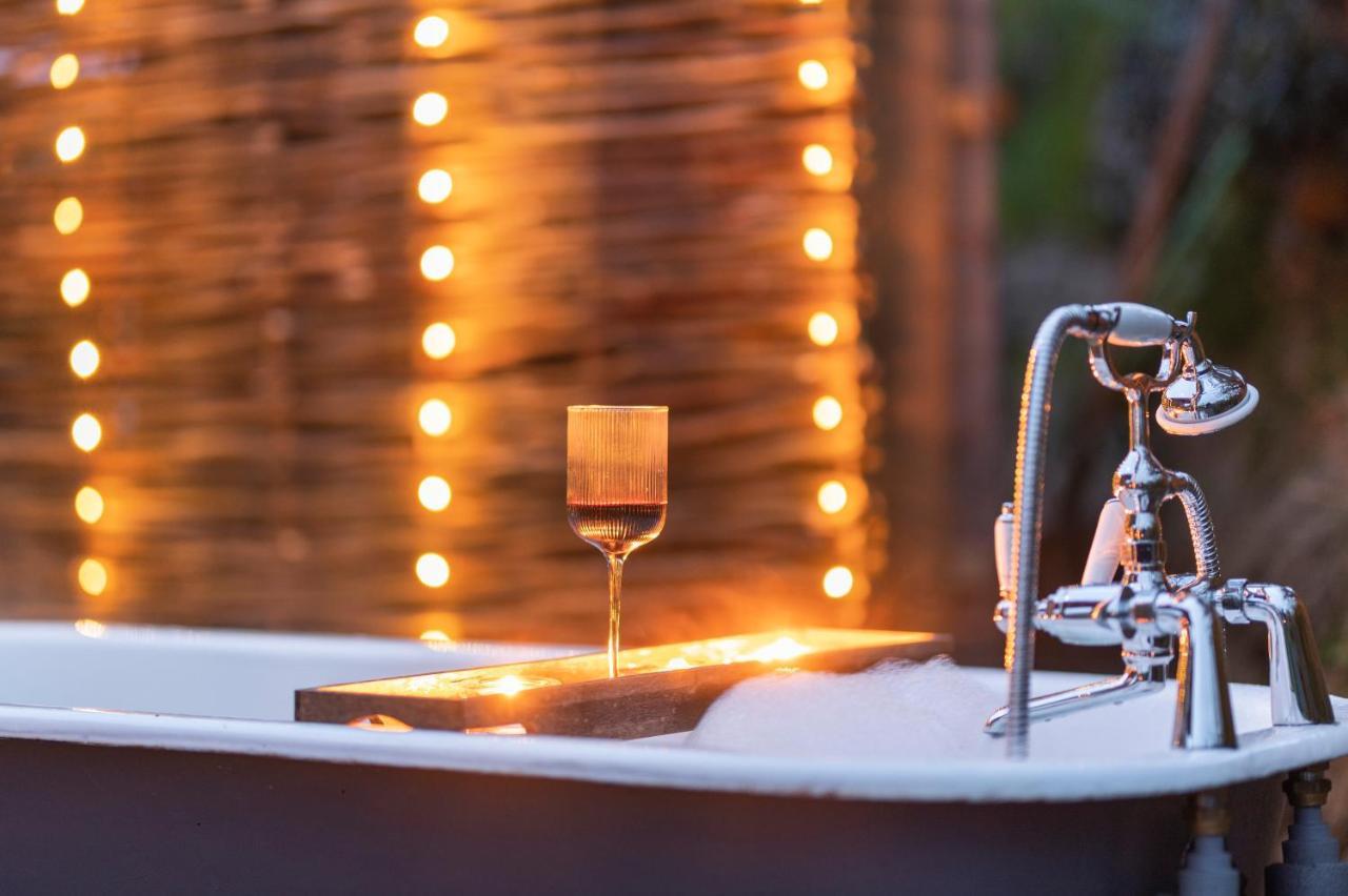 Luxury Glamping Cabin With Outdoor Bath On Cornish Flower Farm Truro Ngoại thất bức ảnh
