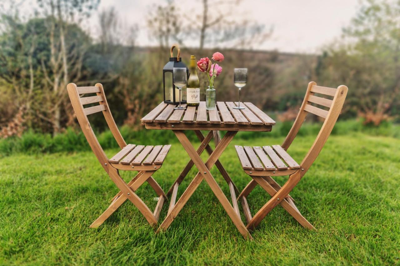 Luxury Glamping Cabin With Outdoor Bath On Cornish Flower Farm Truro Ngoại thất bức ảnh