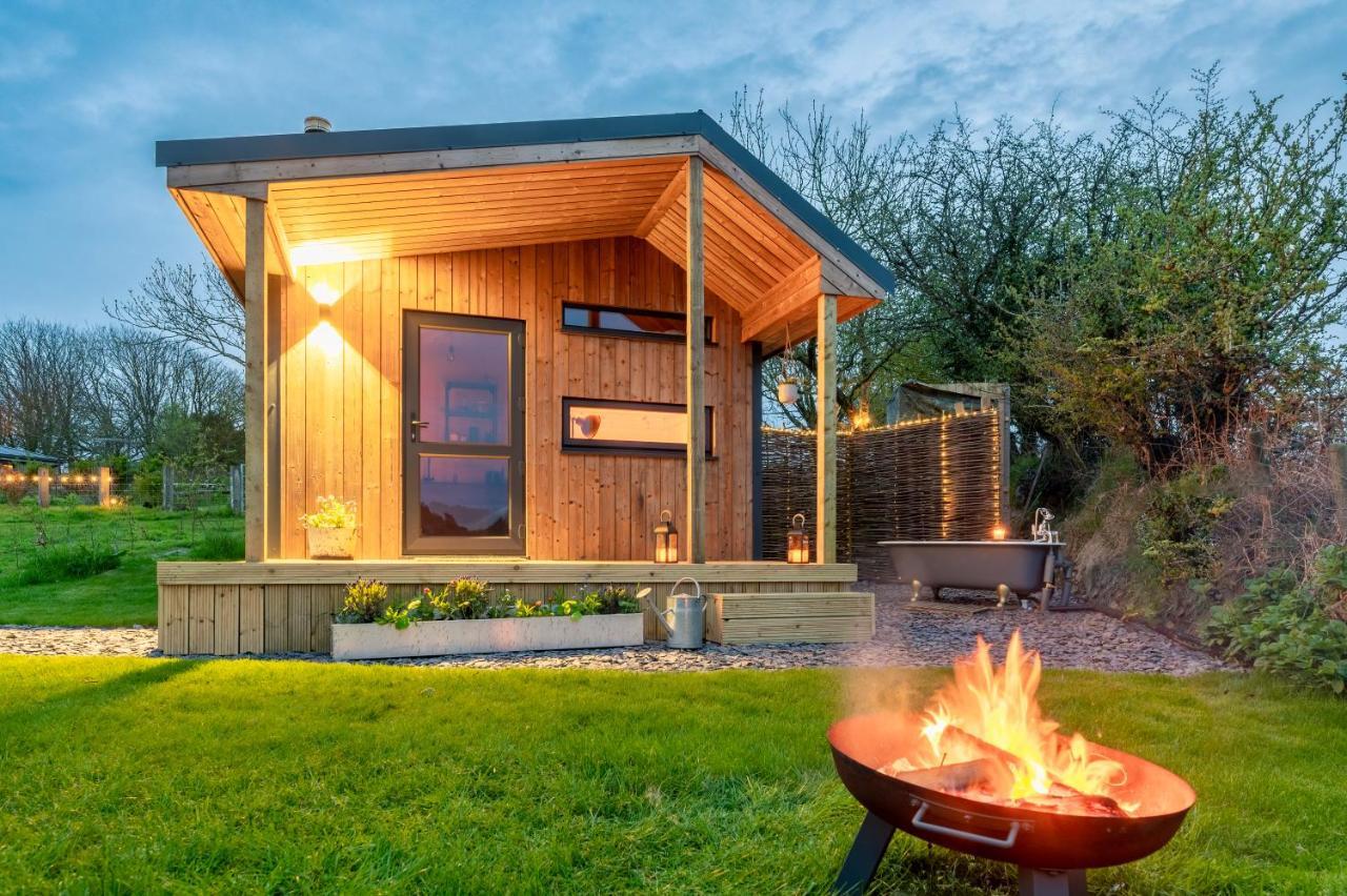 Luxury Glamping Cabin With Outdoor Bath On Cornish Flower Farm Truro Ngoại thất bức ảnh