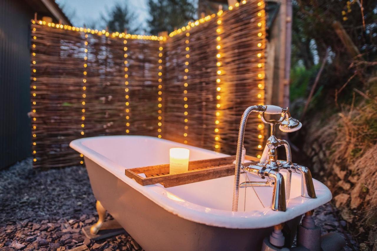 Luxury Glamping Cabin With Outdoor Bath On Cornish Flower Farm Truro Ngoại thất bức ảnh