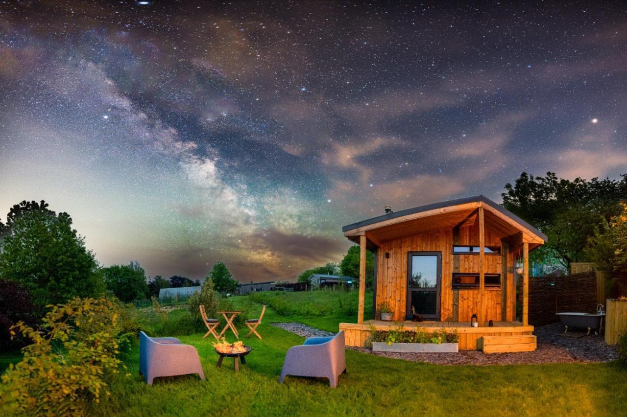 Luxury Glamping Cabin With Outdoor Bath On Cornish Flower Farm Truro Ngoại thất bức ảnh