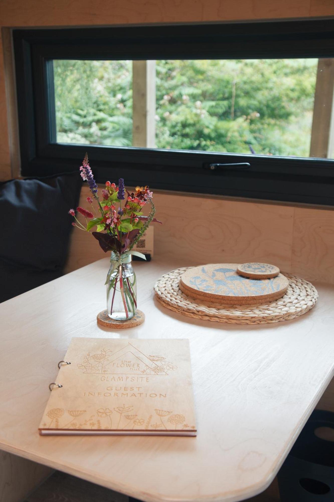 Luxury Glamping Cabin With Outdoor Bath On Cornish Flower Farm Truro Ngoại thất bức ảnh