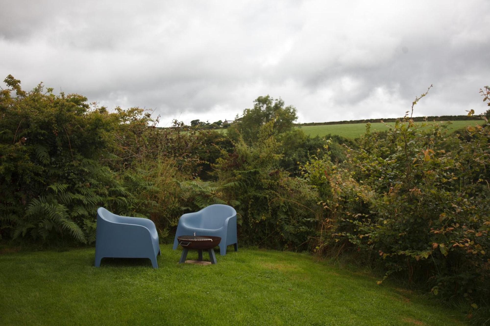 Luxury Glamping Cabin With Outdoor Bath On Cornish Flower Farm Truro Ngoại thất bức ảnh