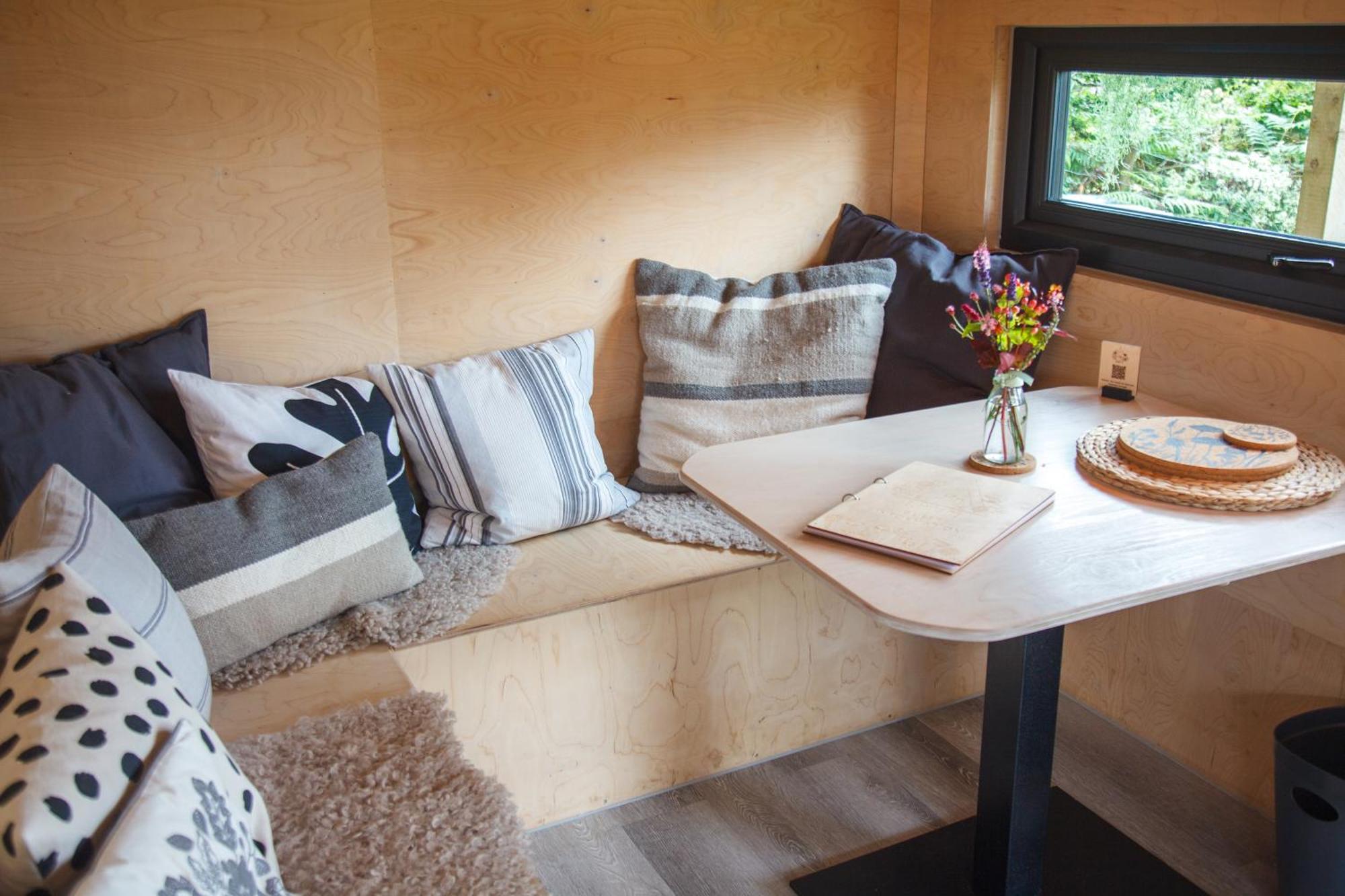 Luxury Glamping Cabin With Outdoor Bath On Cornish Flower Farm Truro Ngoại thất bức ảnh